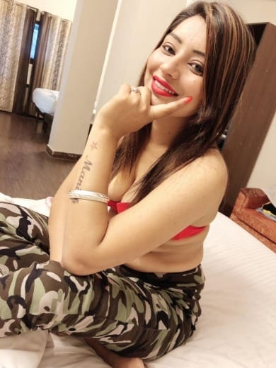 Nice chubby figure aunty giving satisfaction service 