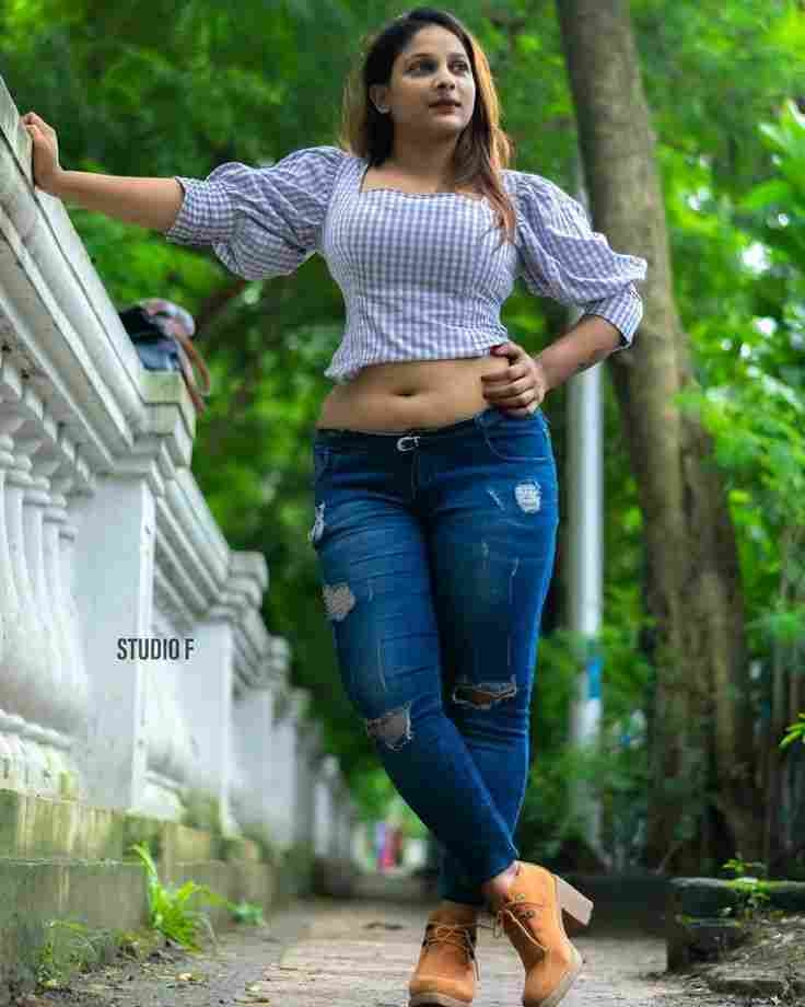 Decent service for decent persons. Independent call girls available 